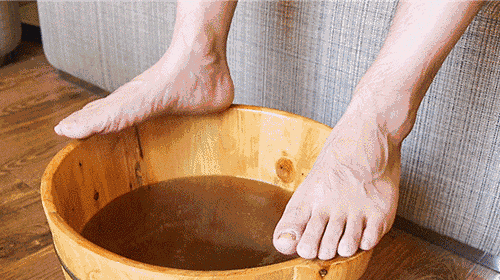 太难了!90后不敢看体检报告,00后开始养生泡脚