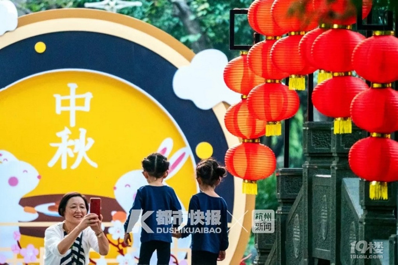 今晚不想去平湖秋月、三潭印月人挤人？杭州