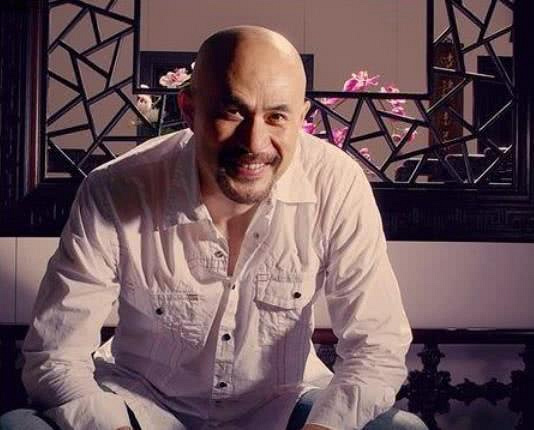 徐锦江吃瓜吐梁家辉一身,相识38年无畏