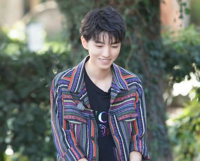 中餐厅里分离的梳头姐弟,在这档综艺里再次合