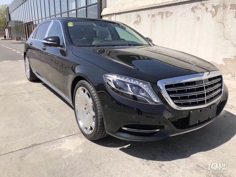 奔驰s外部展示