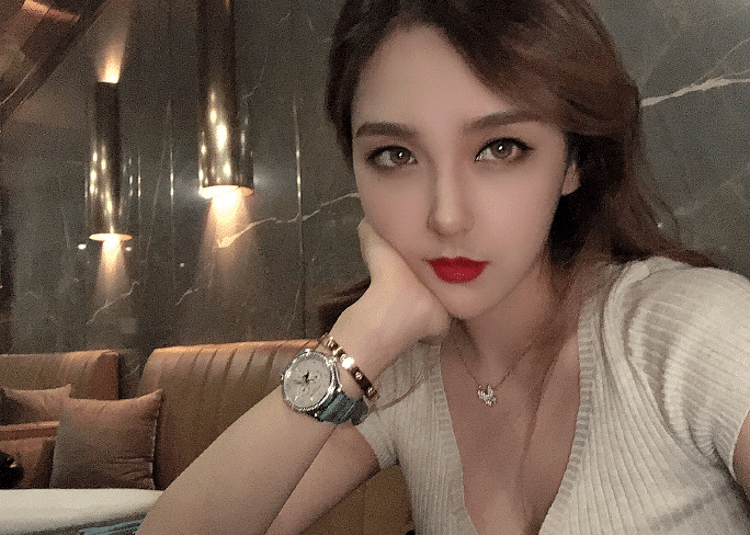 上等人rita,凭手表击败faker,管大校7万手表是她零