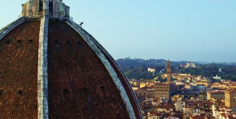 《变形金刚》导演、死侍主演全新动作大片,枪