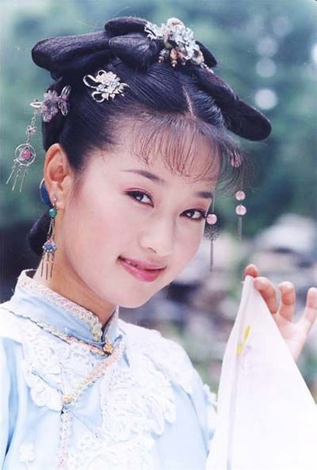 《还珠格格》中的马伊琍美若惊鸿,与当年的曾黎比也是不输