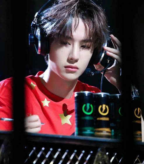 男明星电竞造型,李现杨洋角色造型获赞,林更新打游戏很迷
