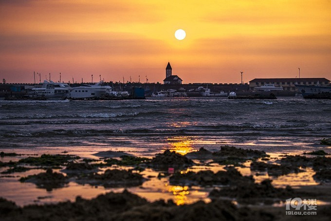 你问我将要去何方,我指着大海的方向