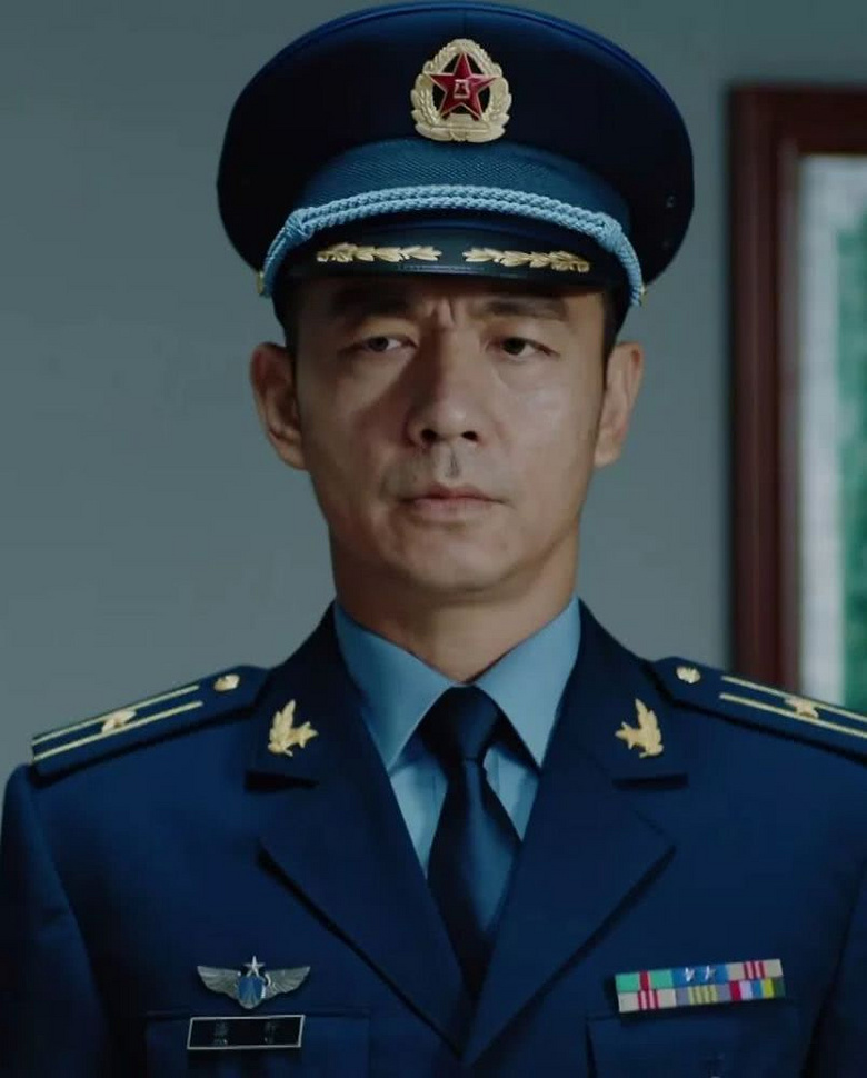 剧评:贾乃亮的嘴邢佳栋的腿,还能不能撑起《空降利刃》的口碑