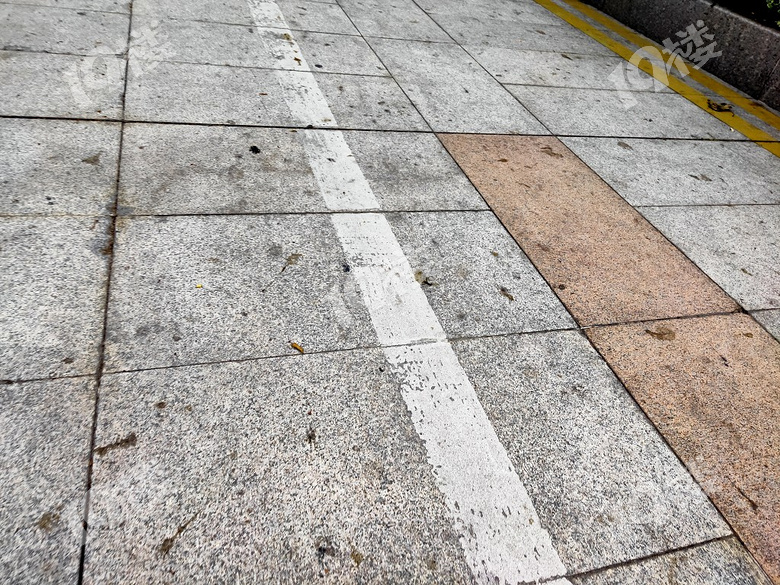·^