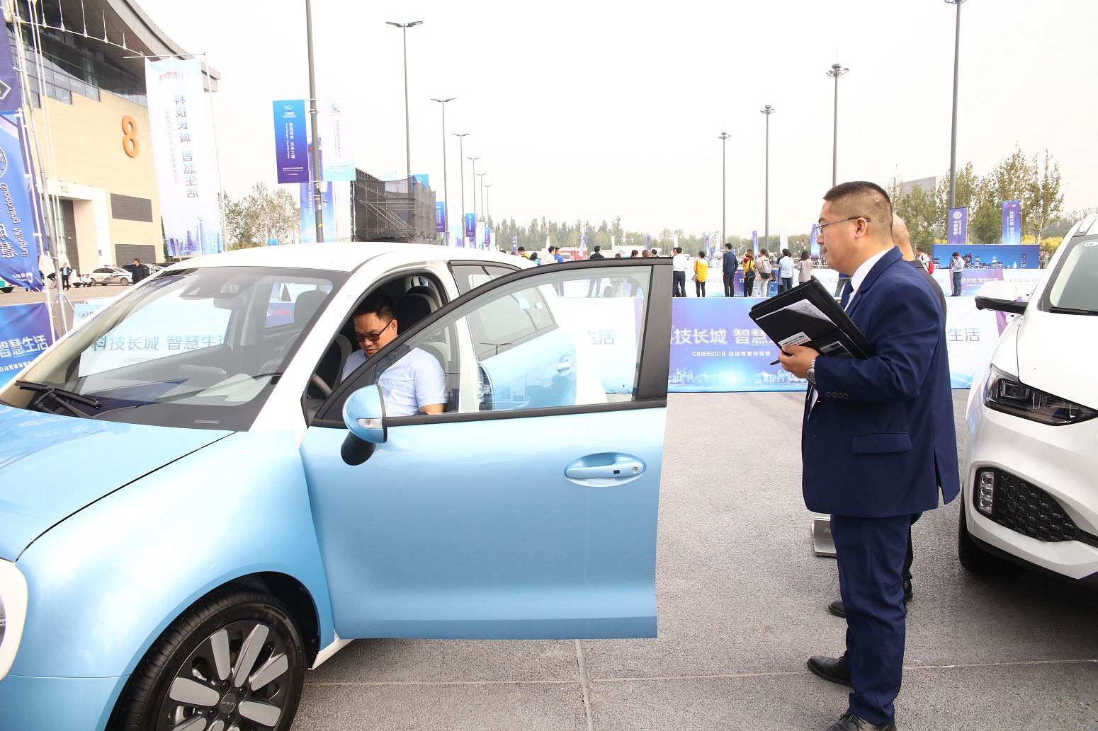 观众体验全自动代客泊车