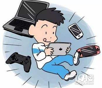 某学校公开砸手机,校长:不砸危害更大