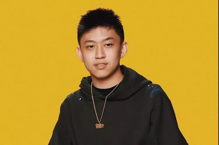 说唱歌手对女粉丝一见钟情,公开发文寻人并找到联系方