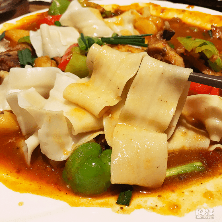 【8隊】新疆菜果然豪邁,兩個菜一壺茶,就飽了!