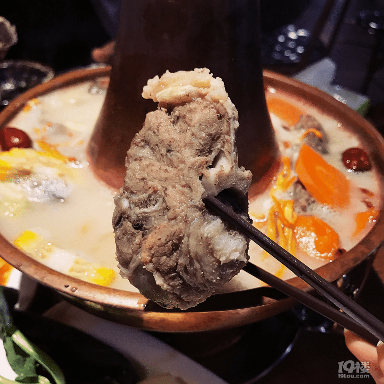 【8隊】新疆菜果然豪邁,兩個菜一壺茶,就飽了!