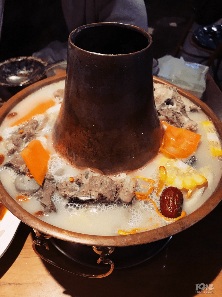 【8隊】新疆菜果然豪邁,兩個菜一壺茶,就飽了!