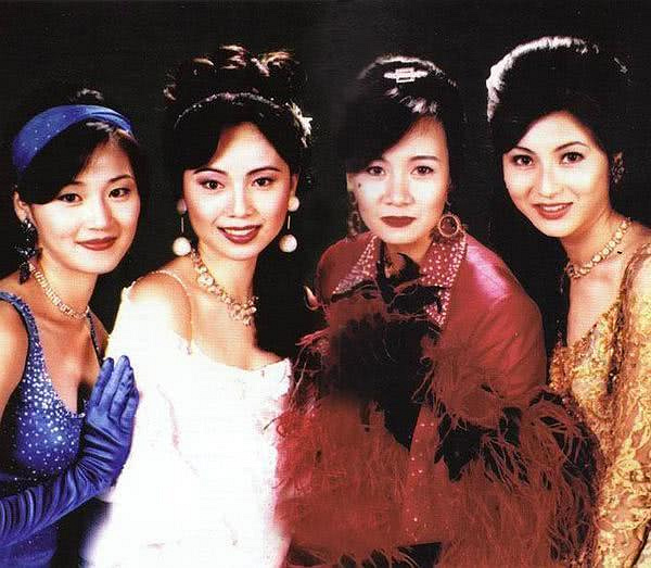 邓萃雯商天娥罕见同台一吻泯十年恩怨,两人相互道歉倾诉场面感人