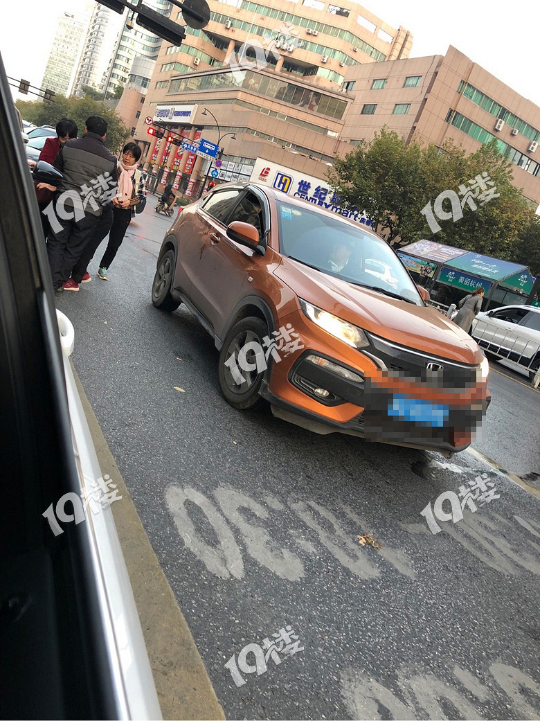 浙一医院停车乱象