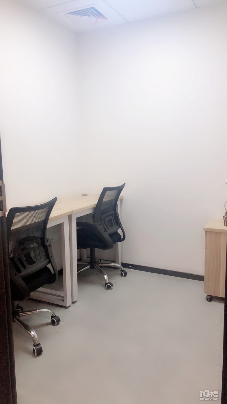 3人精装办公室,地铁口,可注册,创业首选1千起