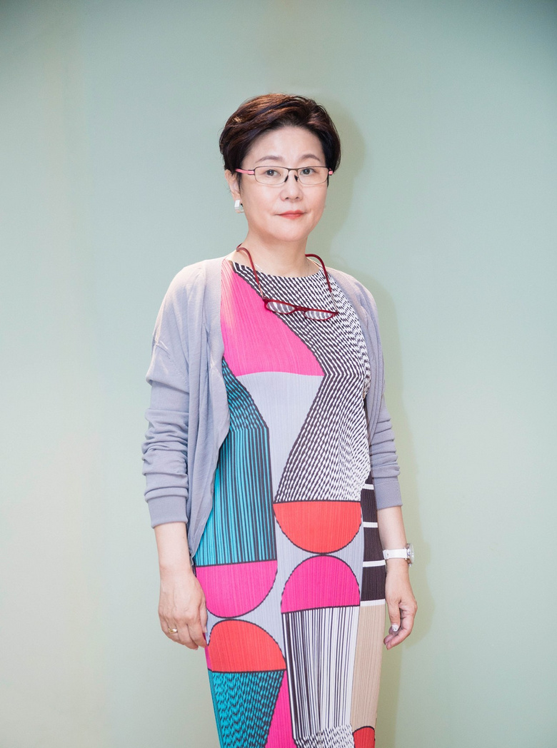 diss杨幂演技差,内涵周迅太妹,霸凌小演员,女导演专业不行