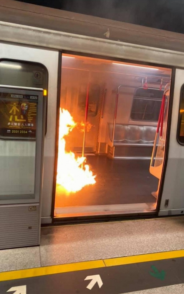 乐高地铁着火了图片