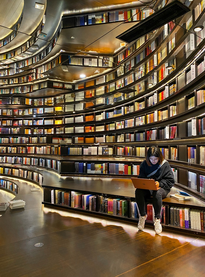 杭州·滨江区·"网红书店" 最美钟书阁