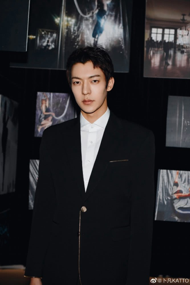 坤音老板秦周懿回应卜凡解约,队长岳岳哽咽自责