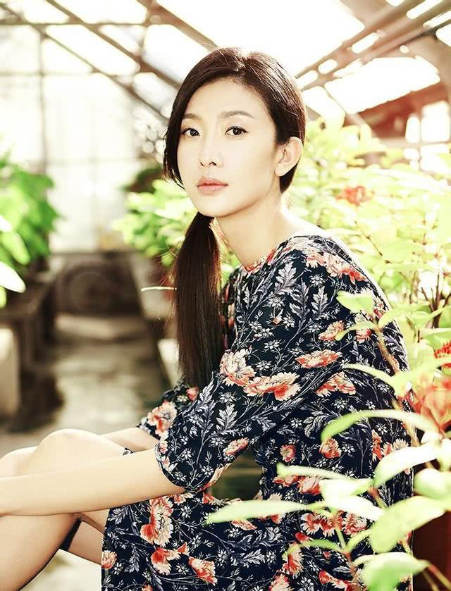 "童年女神"倪景阳,因182身高接不到戏,今40岁颜值身材无