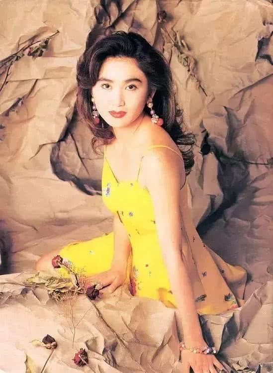 看倦了当红小花的锥子脸,港片"艳星"的姿色,你还记得吗?
