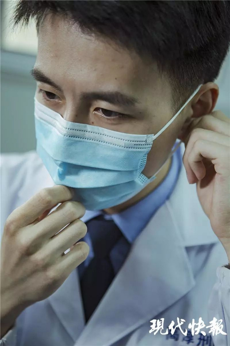 25岁最帅法医火了曾凭一根头发破了下水道女尸案