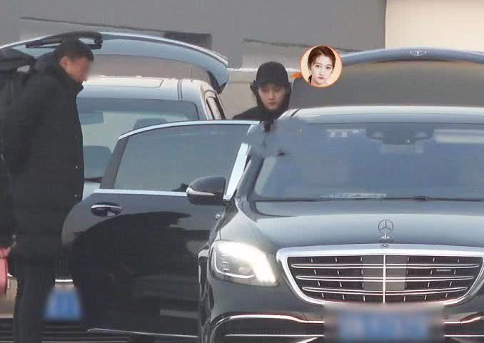 被鹿晗宠成公主?关晓彤简陋区域上厕所,保镖助