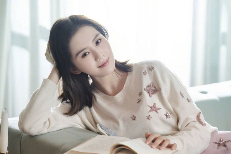 刘诗诗最新活动照引热议,苹果肌突出脸肿明显