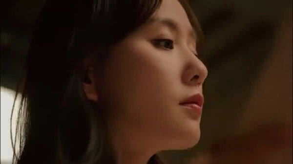 刘诗诗最新活动照引热议,苹果肌突出脸肿明显