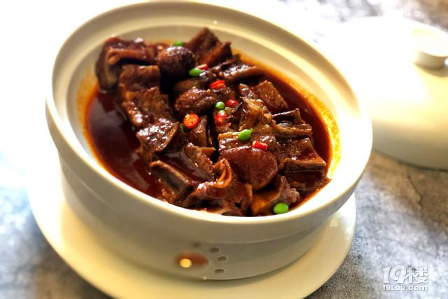 盆菜、烤乳豬、烤鴨,北京年夜飯“戲”真多