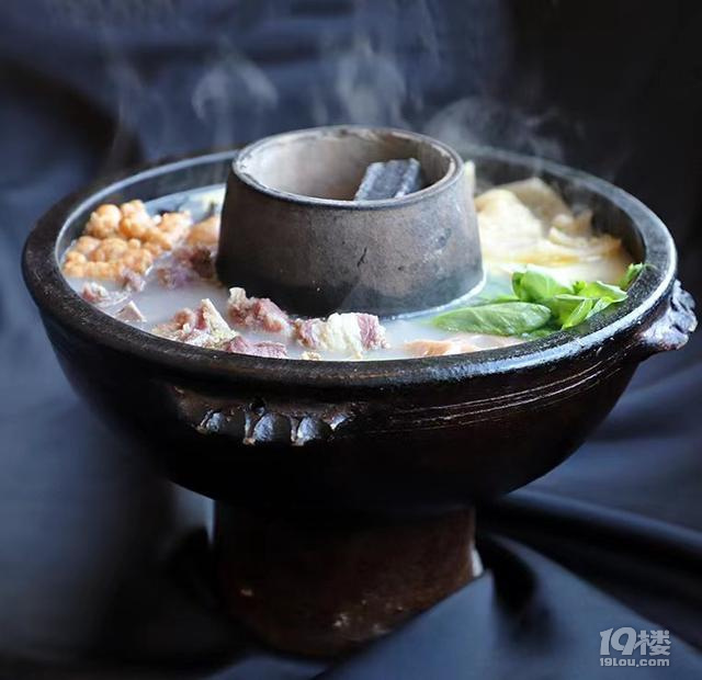 盆菜、烤乳豬、烤鴨,北京年夜飯“戲”真多