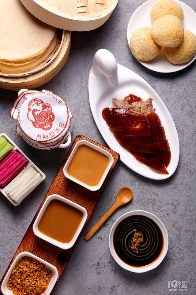 盆菜、烤乳豬、烤鴨,北京年夜飯“戲”真多
