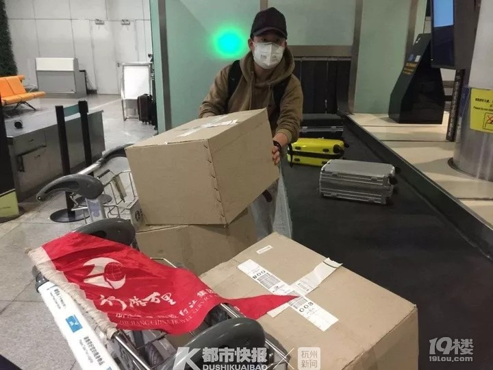 約1萬只N95口罩將很快抵杭!導游領隊從全世界買口罩、運口罩