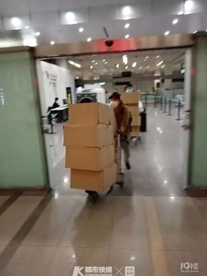 約1萬只N95口罩將很快抵杭!導游領隊從全世界買口罩、運口罩