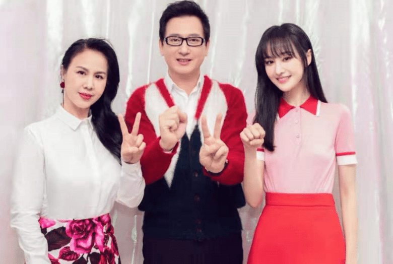 郑爽爸爸用浴缸钓鱼,分享宅在家里新创意,却意外曝光豪华装修?