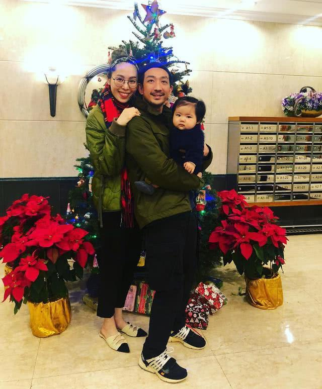 港媒曝李灿森老婆带女儿逛街,lucy调皮玩耍,全程未见消毒双