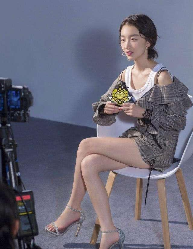 从英语全网黑,到现在的自然流利,周冬雨十年完美蜕变