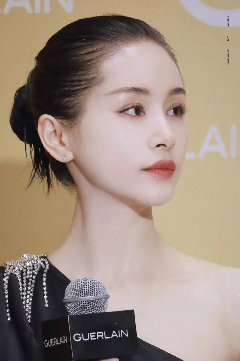王子文竟也咪咪的换了好几个脸!37岁生过孩子还能重回少女颜!