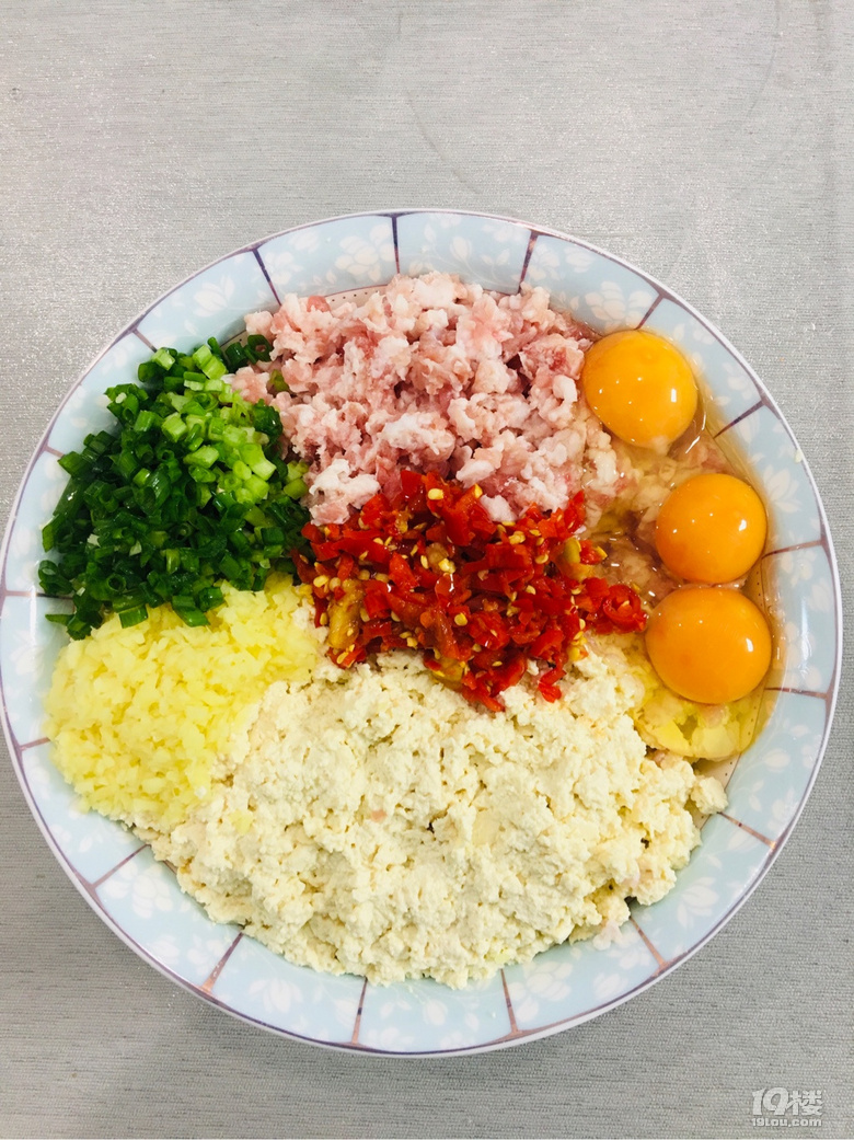 ÂÒ»¨ÃÔÈËÑÛ£¬Ç³²ÝûÂíÌã