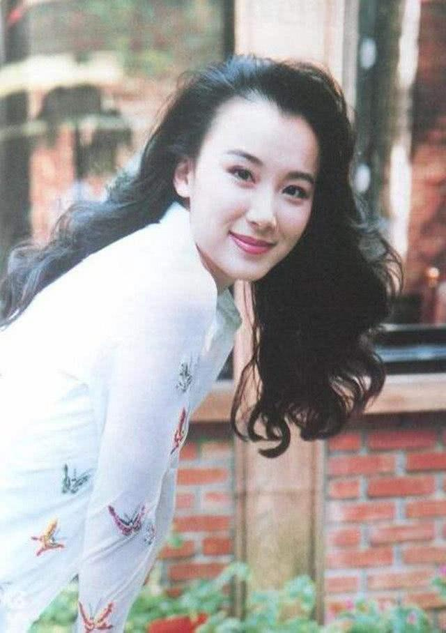 不屑和林志玲比美,台湾第一美女萧蔷51岁不婚不生,关键在择偶