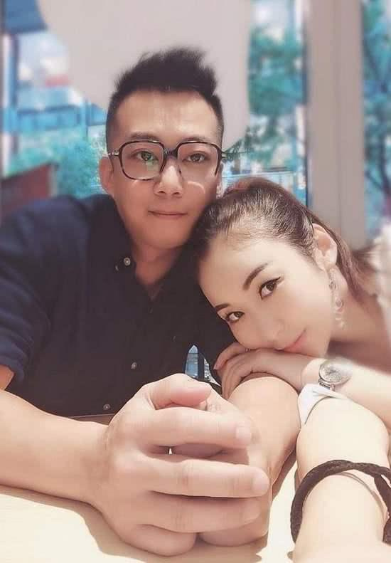 39岁庄思敏结婚了!闪嫁富商老公换3套婚纱,男方毫不介意她隆