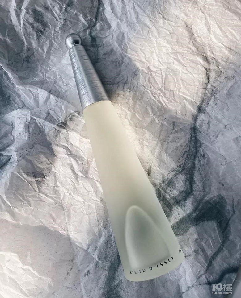 沒法摘掉口罩,又想感受春暖花開?試試這八款香水!