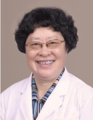 教授,医学博士 坐诊时间:半山馆,周一下午 方回春堂半山馆吴兰珠医生