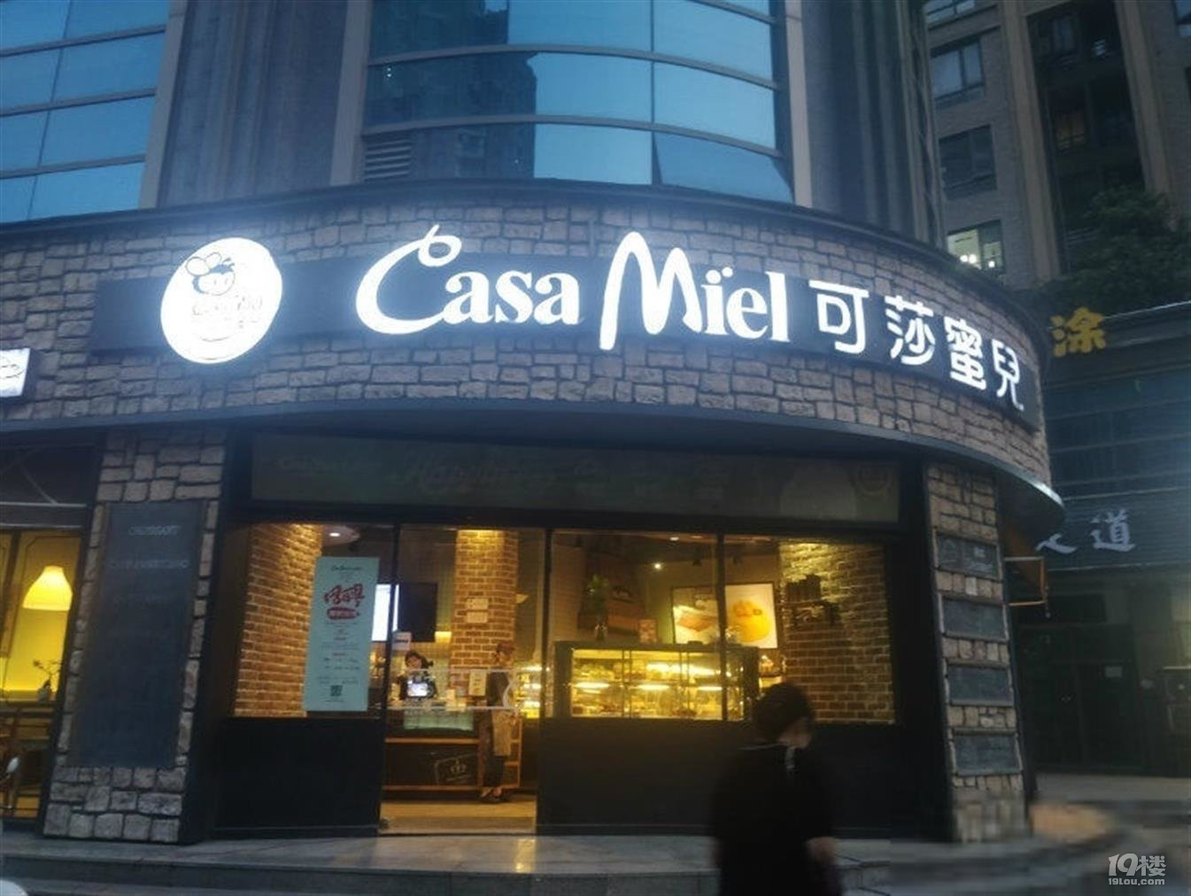 年租金36万 可莎蜜儿 大转角开间 稳定 稳定