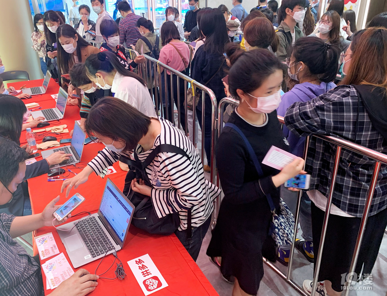 拼多多派发65万张“五五购物节”大额消费券