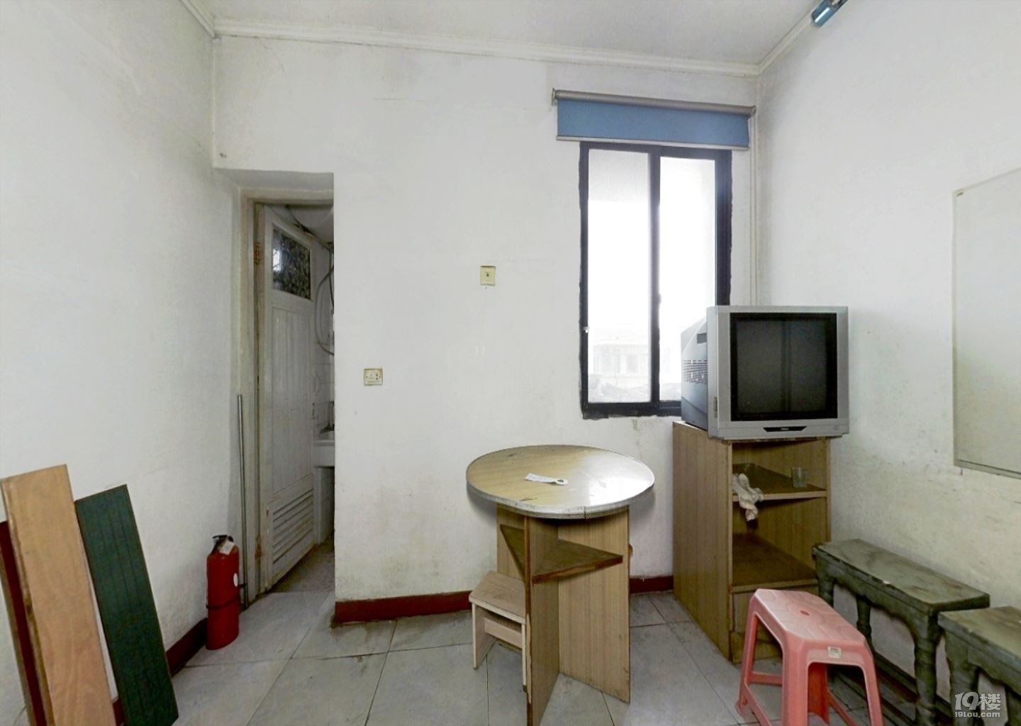 临平万宝城,荷花小区2房1厅,南北通透,中层5楼,满两年