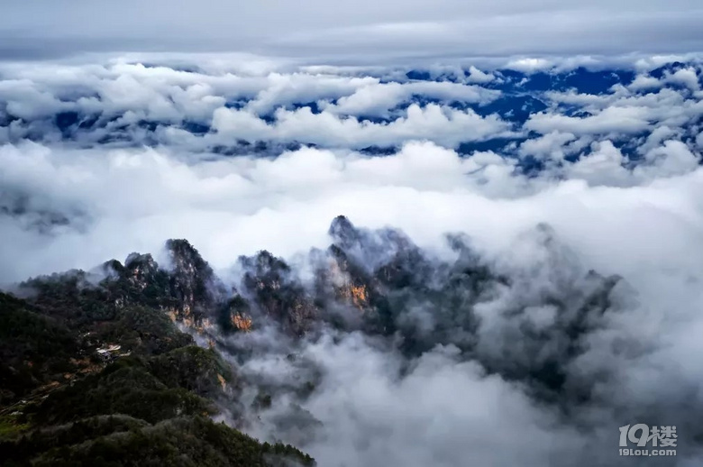 5.23周六徒步大明山，玩超级滑滑梯，景色一级棒，还有山洞
