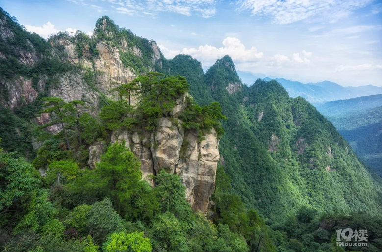 5.23周六徒步大明山，玩超级滑滑梯，景色一级棒，还有山洞
